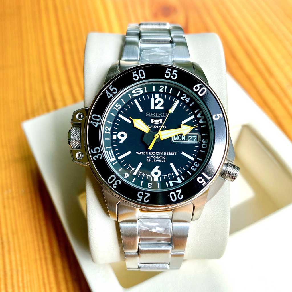 Đồng Hồ Nam Seiko Men's SKZ211J1 Black Dial Watch Authentic  