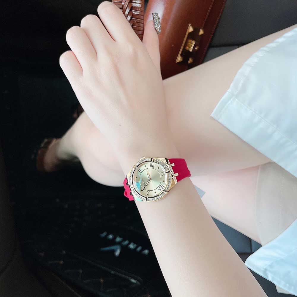 Đồng hồ nữ đeo trên cổ tay