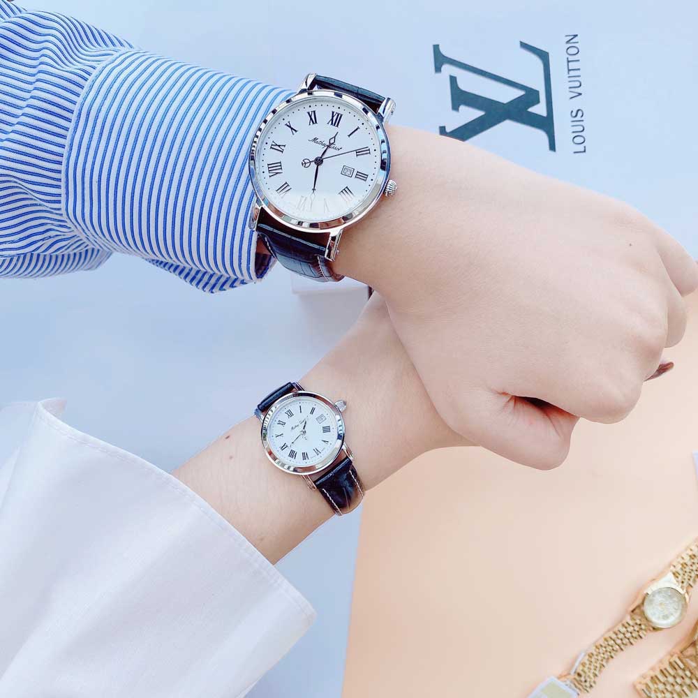 Đồng hồ mặt số trắng dây da đeo trên cổ tay