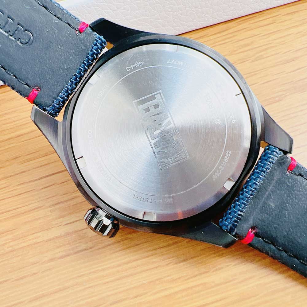Mặt sau đồng hồ dây da xanh