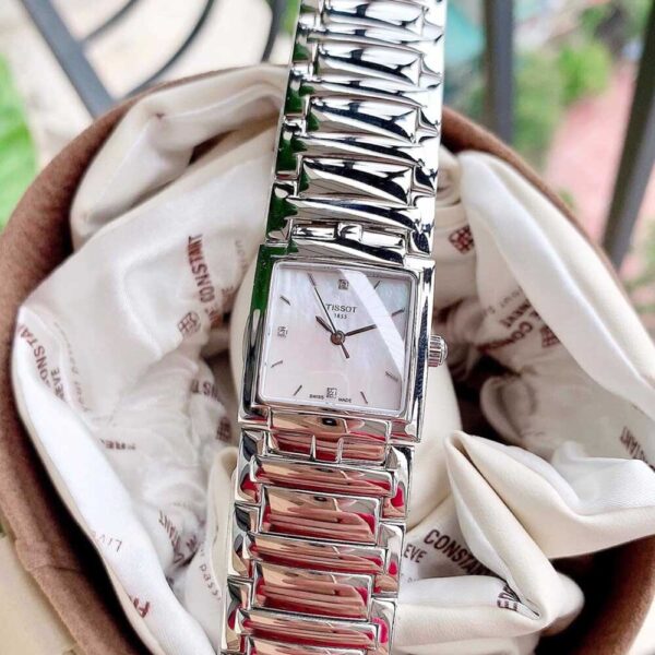 Đồng Hồ Nữ Tissot Diamond T051.310.11.116.00 Dây Kim Loại Chính Hãng