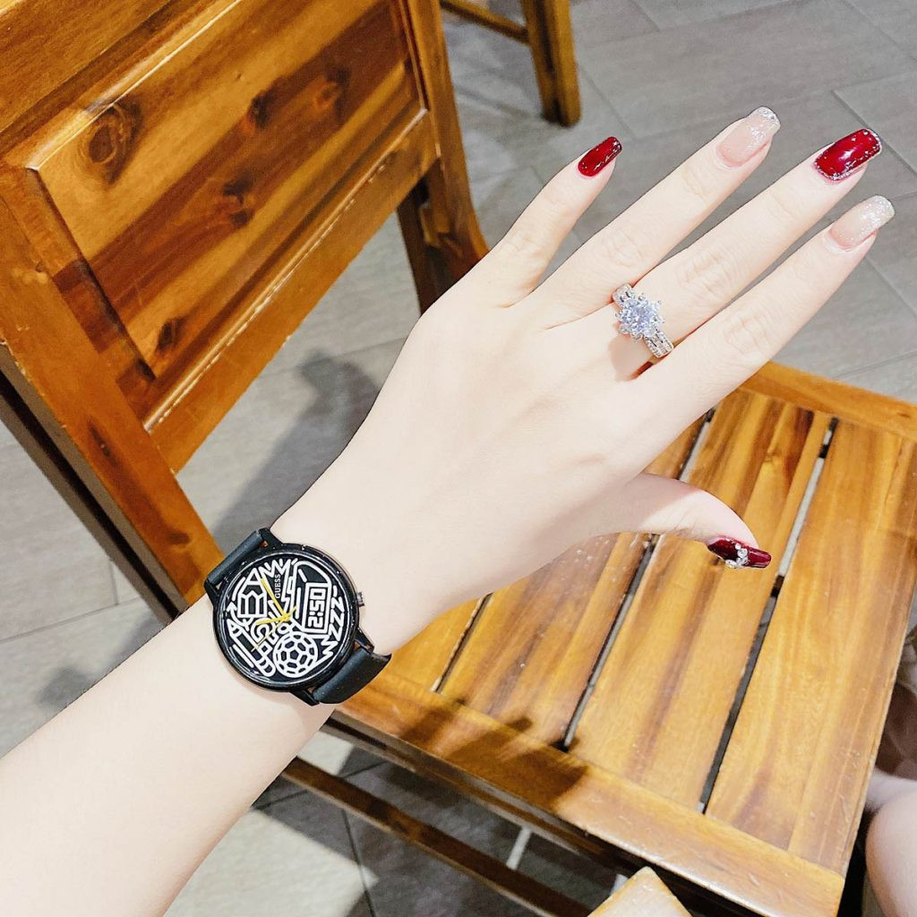 Đồng hồ Guess