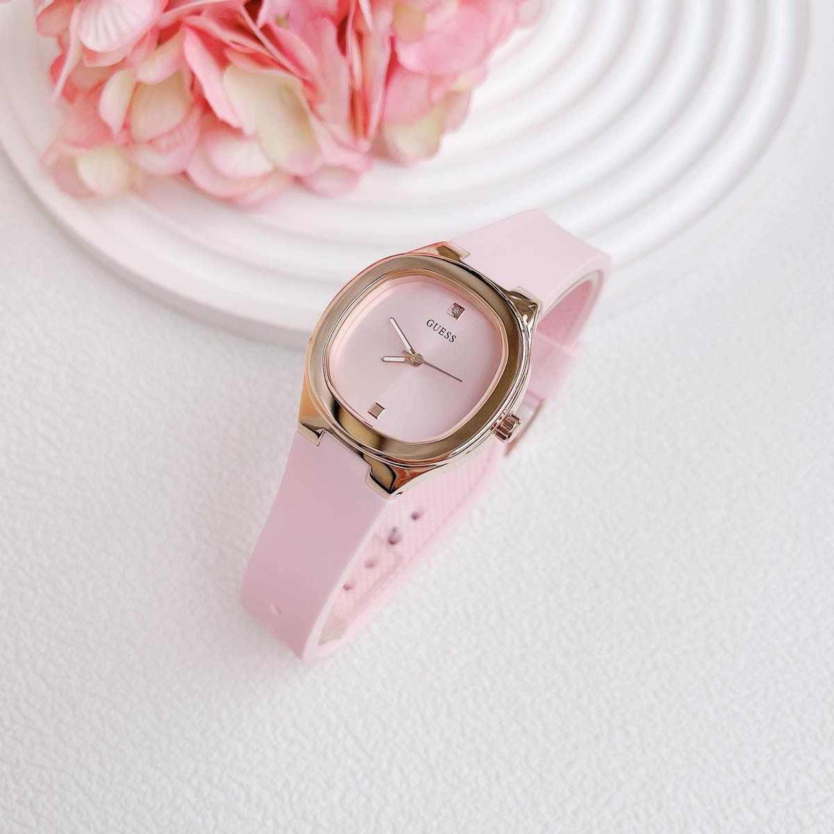 Đồng hồ Guess