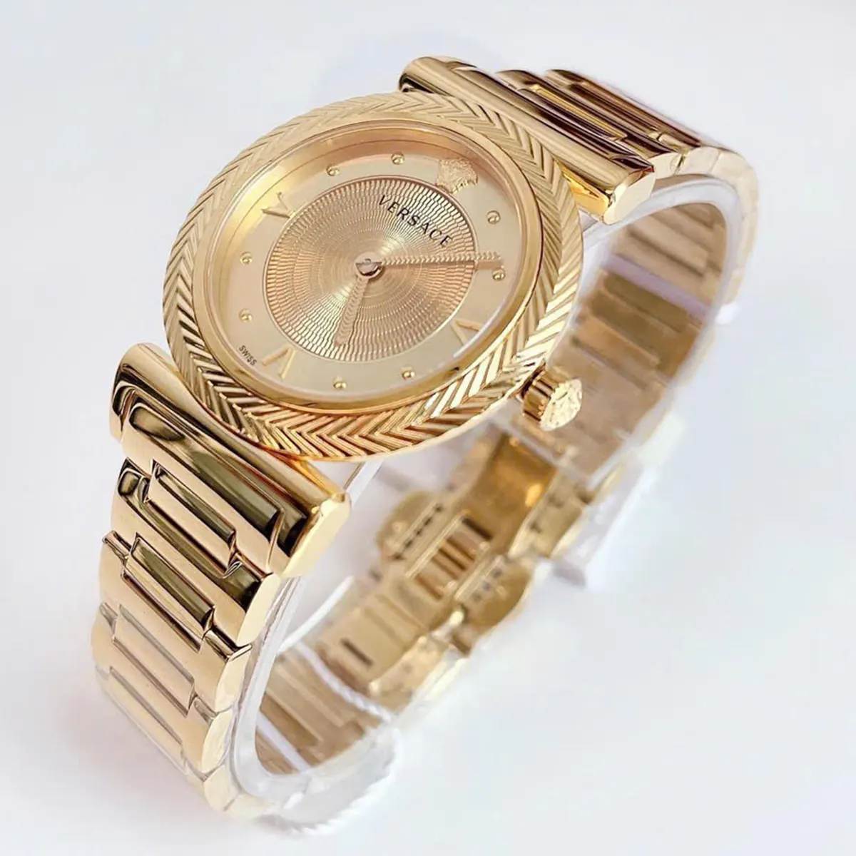 Versace V Motif Vintage Logo Gold Tone Ladies Watch VERE00618 (4)