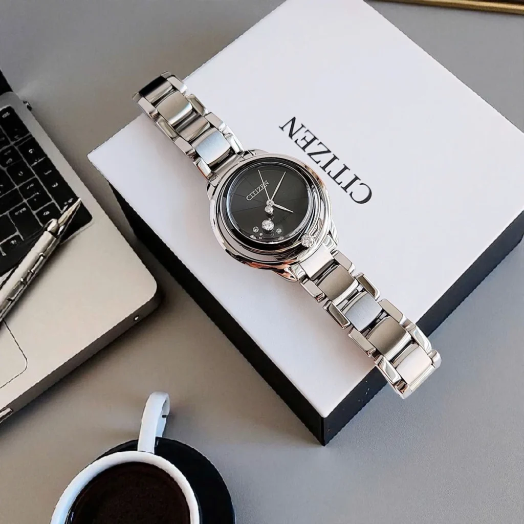 Đồng hồ Citizen EW5520-50E Sunrise L Eco-Drive trên hộp